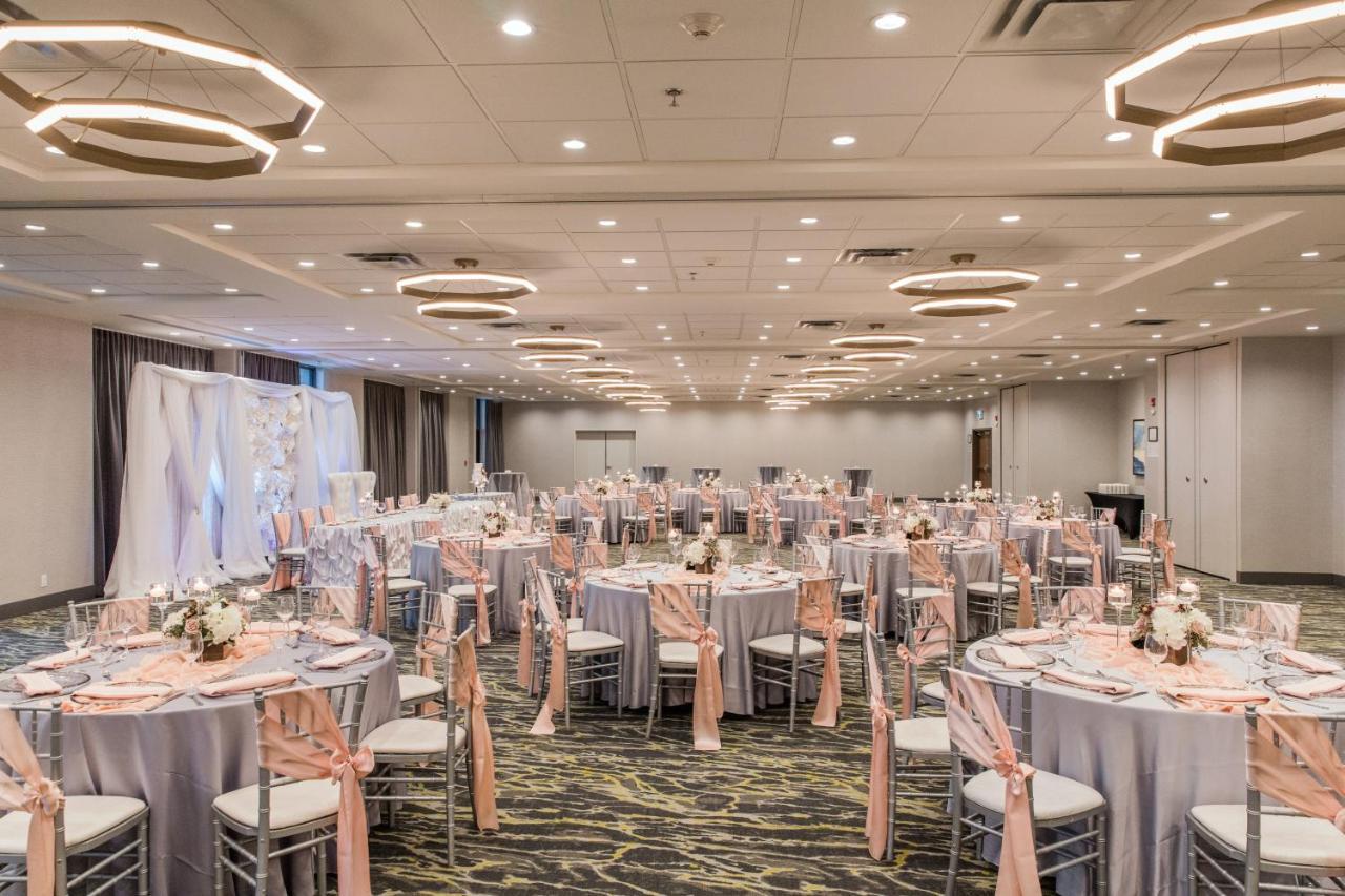 Holiday Inn Hotel & Suites Calgary South - Conference Ctr By Ihg Exterior foto