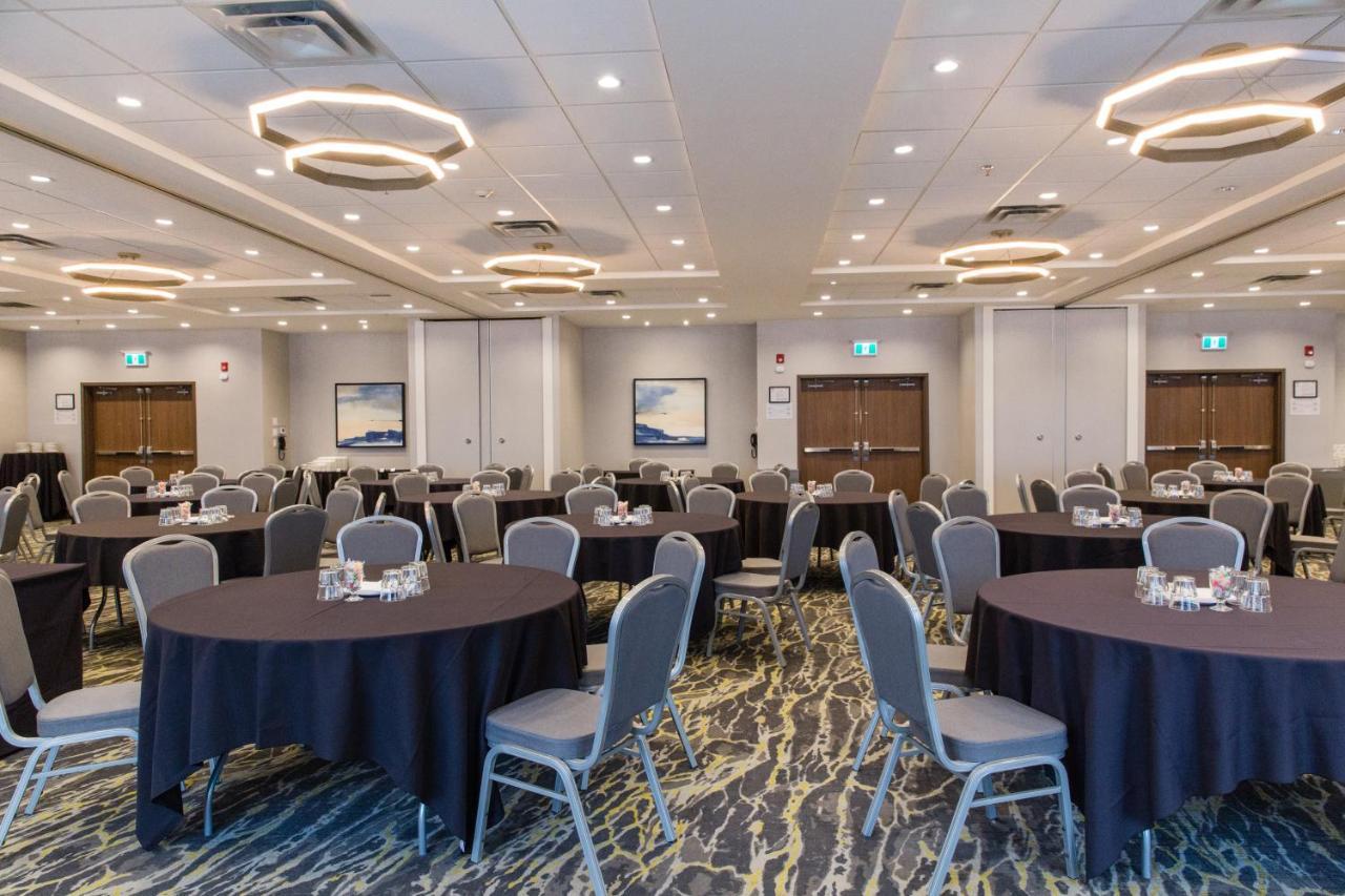 Holiday Inn Hotel & Suites Calgary South - Conference Ctr By Ihg Exterior foto