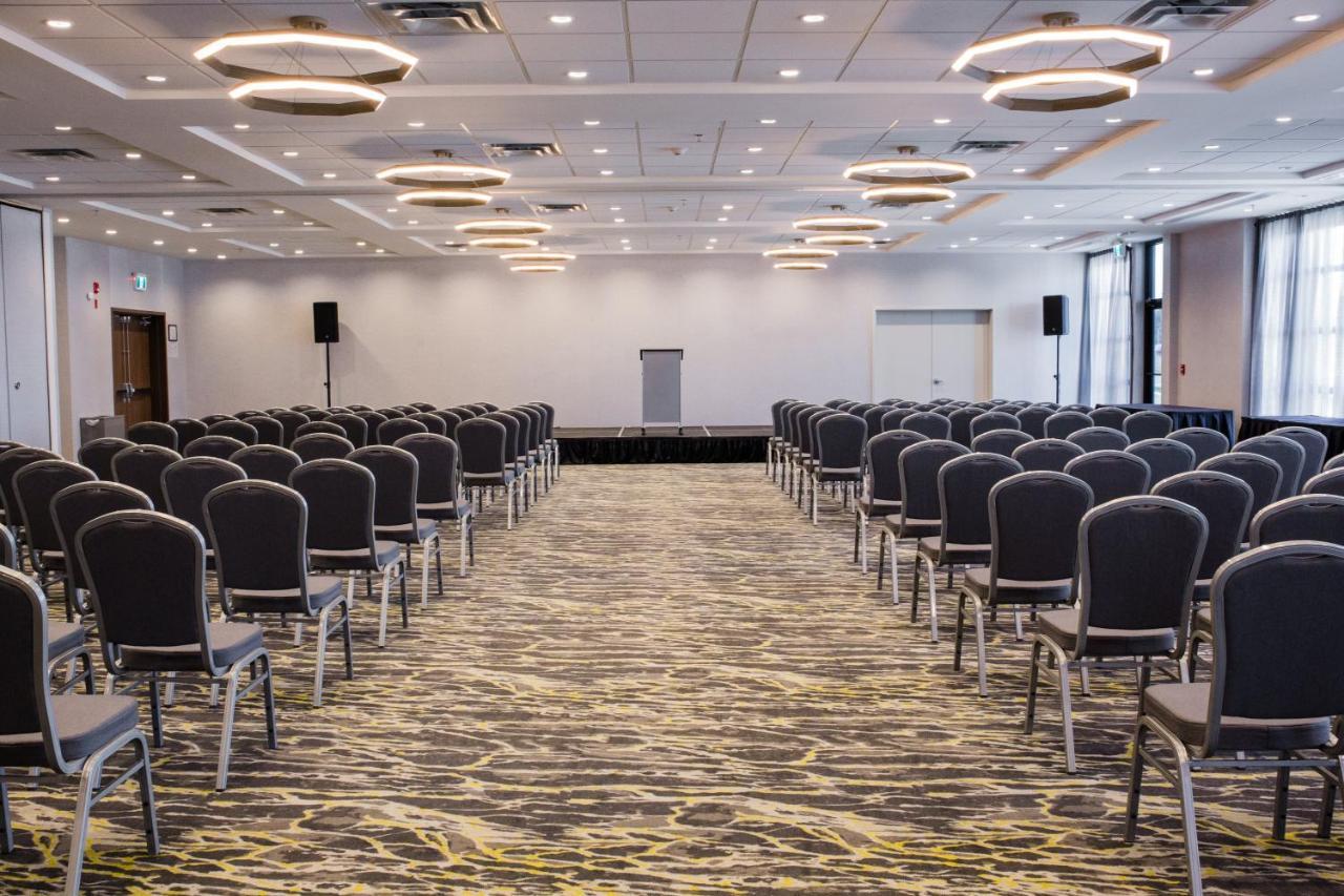 Holiday Inn Hotel & Suites Calgary South - Conference Ctr By Ihg Exterior foto